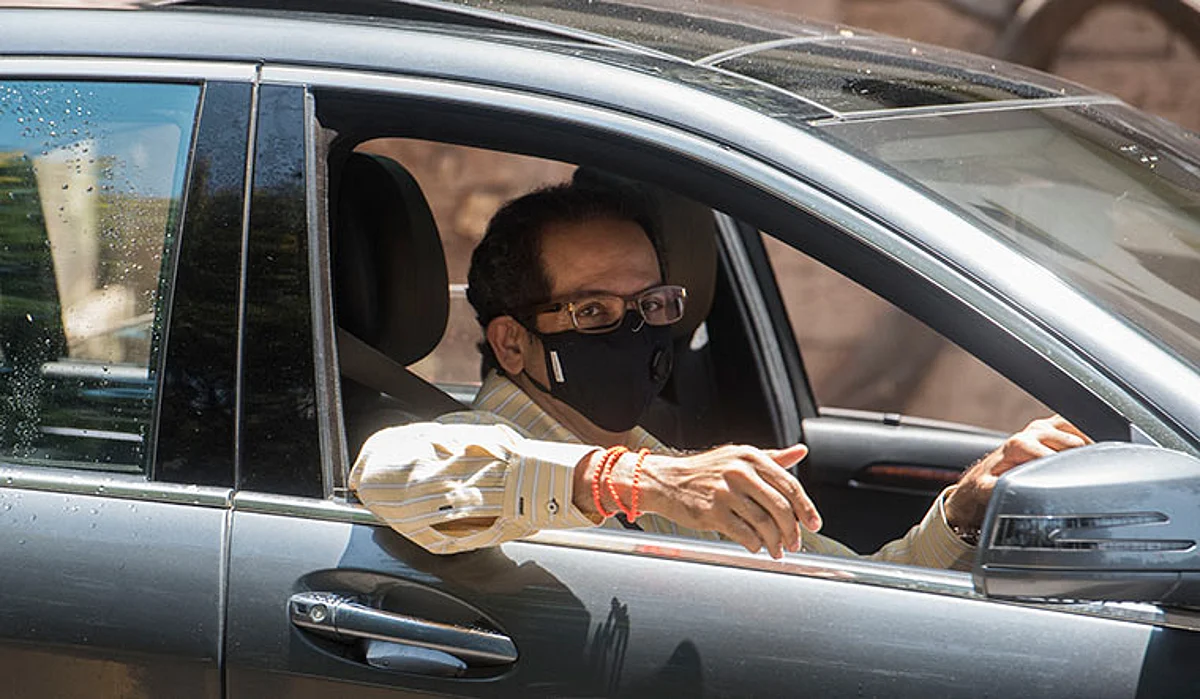 CM Uddhav Thackeray भर पावसात स्वतः ड्राईव्ह करत पंढरपूरला...
