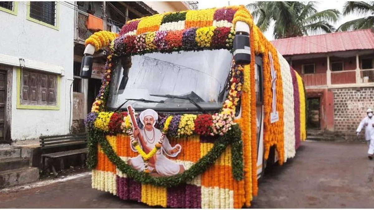 आषाढी एकादशी २०२१ : 'ग्यानबा तुकाराम'च्या गजरात तुकोबांची पालखी पंढरपूरला रवाना