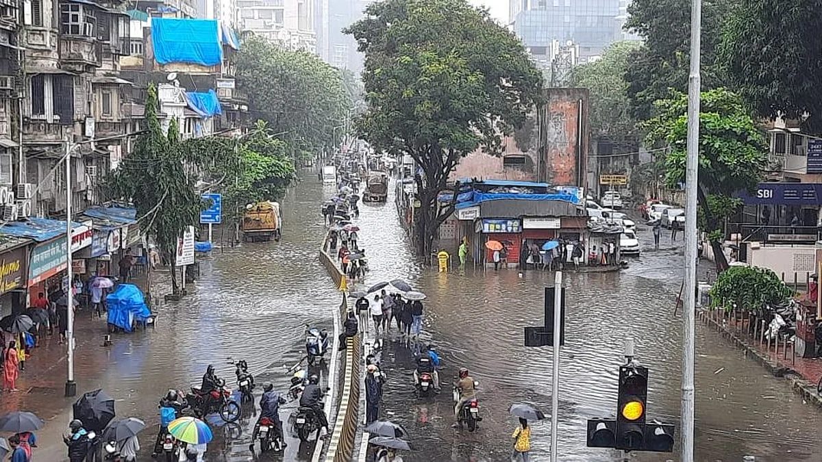 पावसामुळे रविवारी मुंबईत निर्माण झालेली परिस्थिती