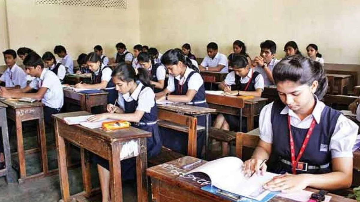 Schools Reopen : 17 ऑगस्टपासून महाराष्ट्रातल्या शाळा सुरू होणार-वर्षा गायकवाड
