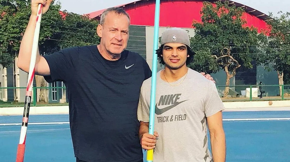 संघटनेवर केलेली टीका भोवली, Neeraj Chopra चे प्रशिक्षक Uwe Hohn यांची उचलबांगडी