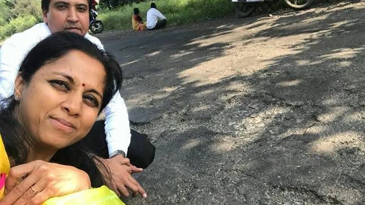 सुप्रियाताई 'सेल्फी विथ खड्डे' मोहीम पुन्हा सुरू करायची का? मनसेचा राष्ट्रवादीला टोला