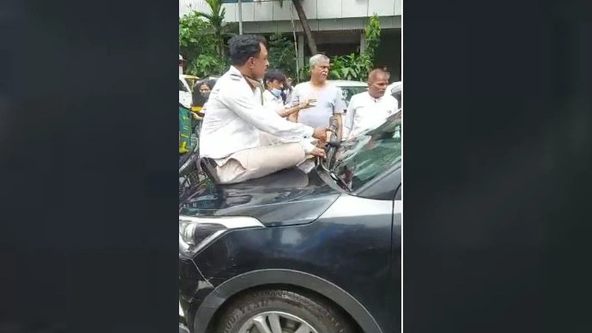 ट्रॅफिक हवालदार कारच्या बोनेटवर बसले असतानाही पळवली गाडी, मुंबईच्या अंधेरी भागातली धक्कादायक घटना