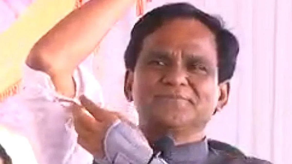 'हा तर माझा साधेपणा..', भर सभेत रावसाहेब दानवेंनी दाखवला आपला फाटलेला शर्ट