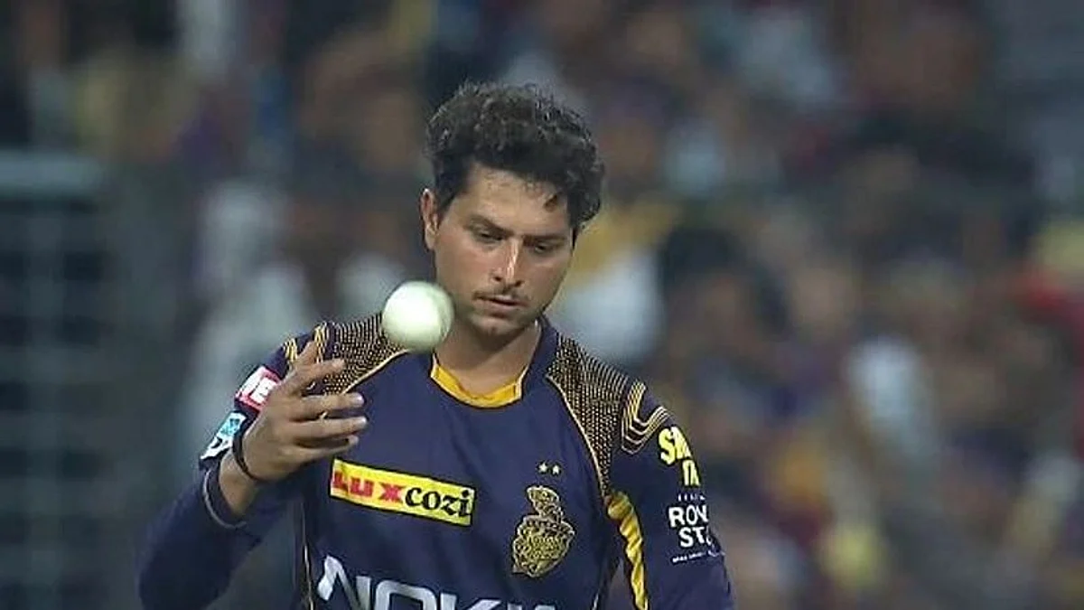 IPL 2021 : कुलदीप यादव गुडघ्याच्या दुखापतीमुळे संघाबाहेर, स्थानिक क्रिकेटमध्ये खेळण्यावर साशंकता