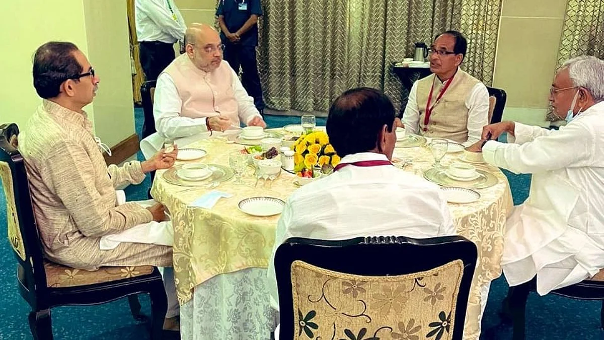 उद्धव ठाकरेंनी दिल्लीत अमित शाहांसोबत घेतलं लंच, जेवणाच्या टेबलावर नेमकं काय घडलं?