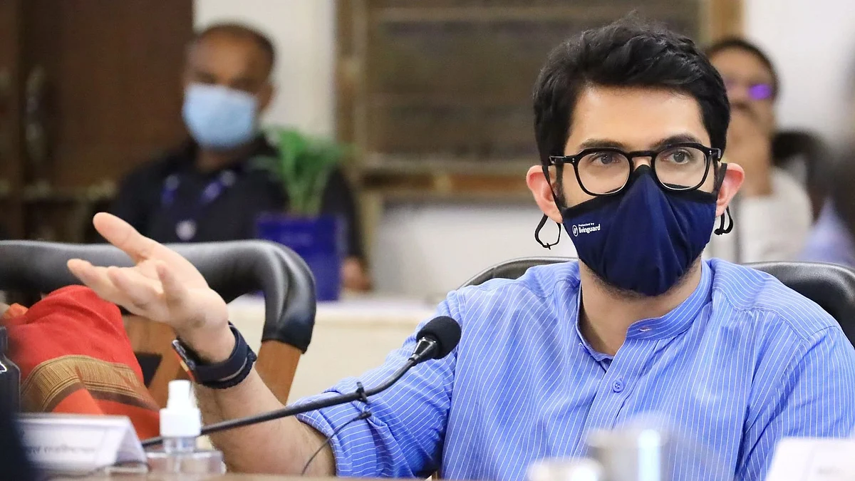 सहा महिन्यानंतर शासनाच्या प्रत्येक खात्यात इलेक्ट्रॉनिक गाड्या असतील : पर्यावरणमंत्री आदित्य ठाकरे