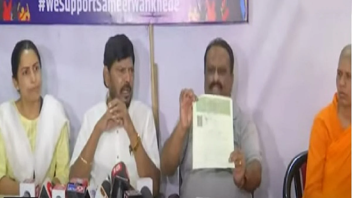 धर्मांतर केलं नाही मी हिंदूच, नवाब मलिकांच्या आरोपांना ज्ञानेश्वर वानखेडेंचं पुरावे दाखवत उत्तर