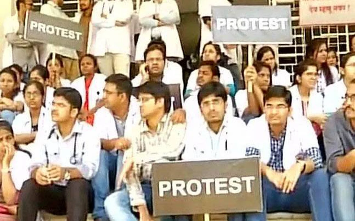 राज्यभरातल्या 5 हजारांहून अधिक निवासी डॉक्टरांनी उपसलं बेमुदत संपाचं हत्यार! 'हे' आहे कारण