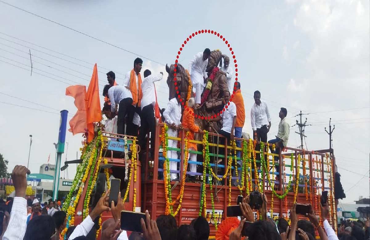 कार्यक्रम स्थळी जमलेली गर्दी