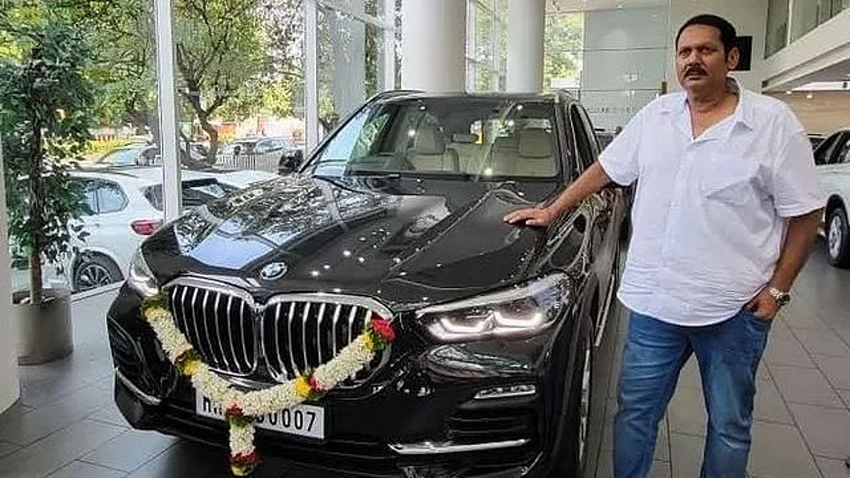 भाजप खासदार उदयनराजे भोसलेंनी घेतली कार, मग चर्चा तर होणारच!
