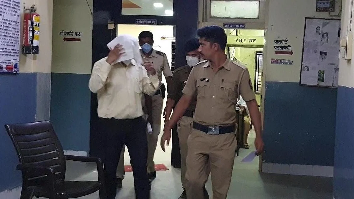 पेशंटसोबत अनैसर्गिक शारीरिक संबंध ठेवण्याचा प्रयत्न, अकोल्यातील डॉक्टरविरुद्ध गुन्हा दाखल