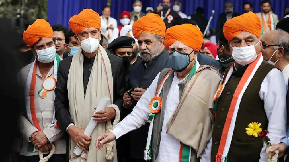 ...हेच काँग्रेसमधील या 'म्हाताऱ्या अर्कां'ना खटकतंय; शिवसेनेच्या कानपिचक्या