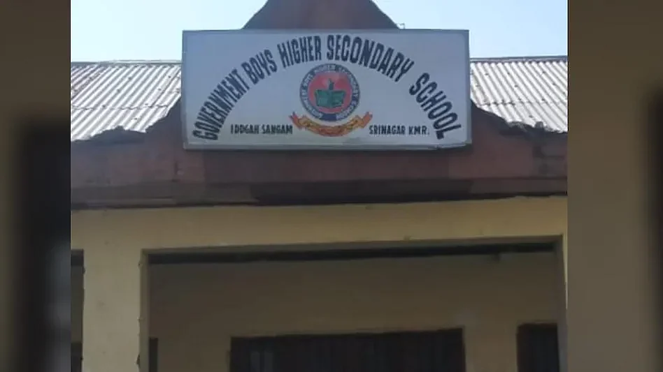 याच शाळेत घुसून दहशतवाद्यांनी केला भ्याड हल्ला