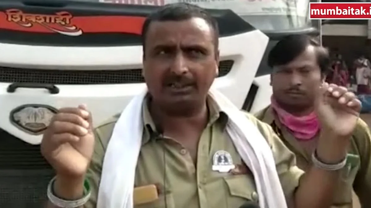 ST Strike: ...म्हणून एसटी कर्मचारी हातात बांगड्या घालून कामावर आला!