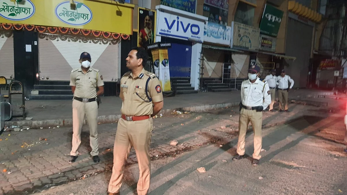 अकोल्यातील प्रमुख रस्त्यांवर संचारबंदीदरम्यान पोलीस बंदोबस्त