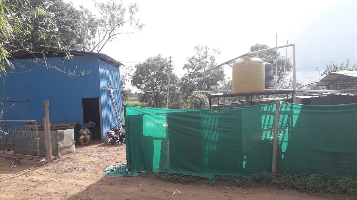 याच ठिकाणी पोलिसांनी ७२ तासांच्या चौकशीनंतर कारवाई केली आहे.
