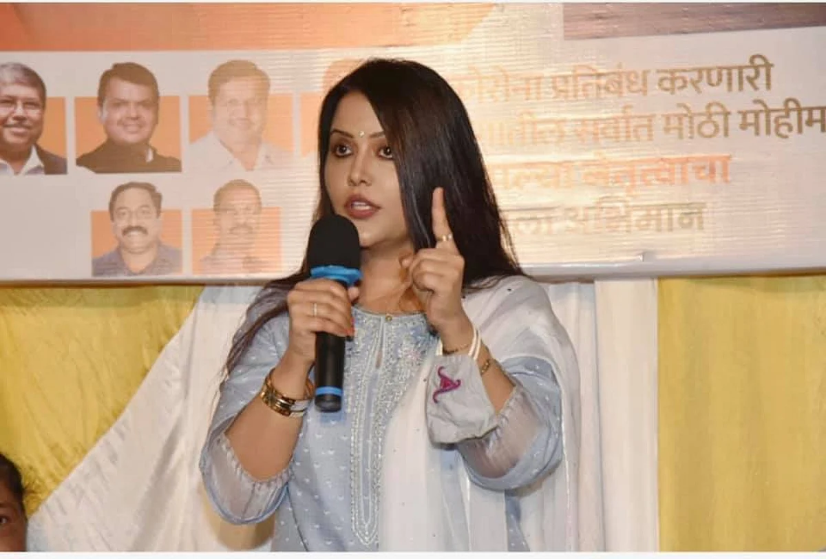 Amruta Fadnavis: 'चोराच्या उलट्या बोंबा का असतात बुवा?', अमृता फडणवीसांचं 'त्या' फोटोवरुन मलिकांना प्रत्युत्तर