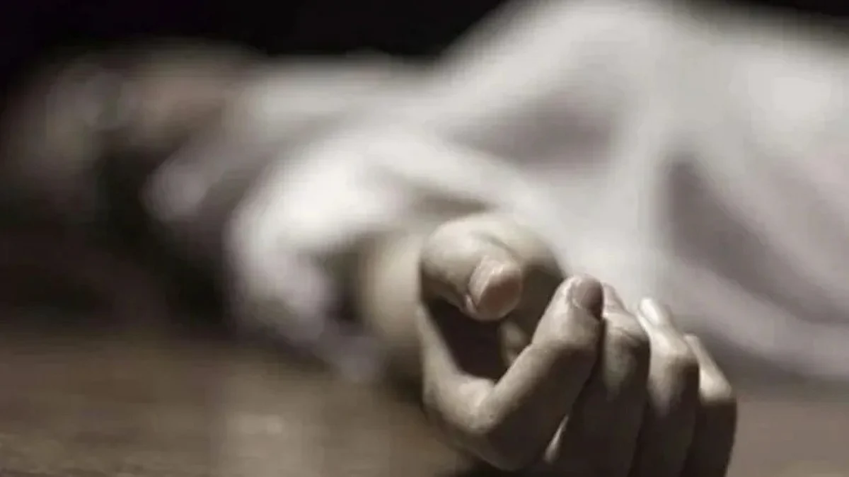 भयंकर! 12 वर्षाच्या मुलीसह महिलेचा मृतदेह सापडला रक्ताच्या थारोळ्यात; पती फरार