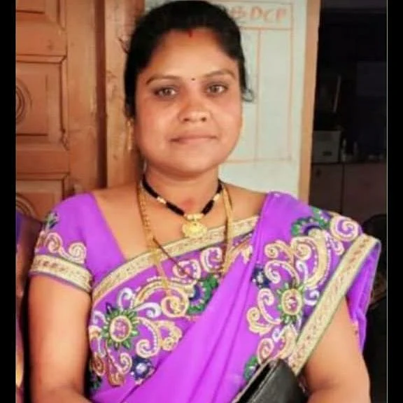 वाघिणीच्या हल्ल्यात मृत्यू झालेल्या महिला वनरक्षक स्वाती ढोमणे.