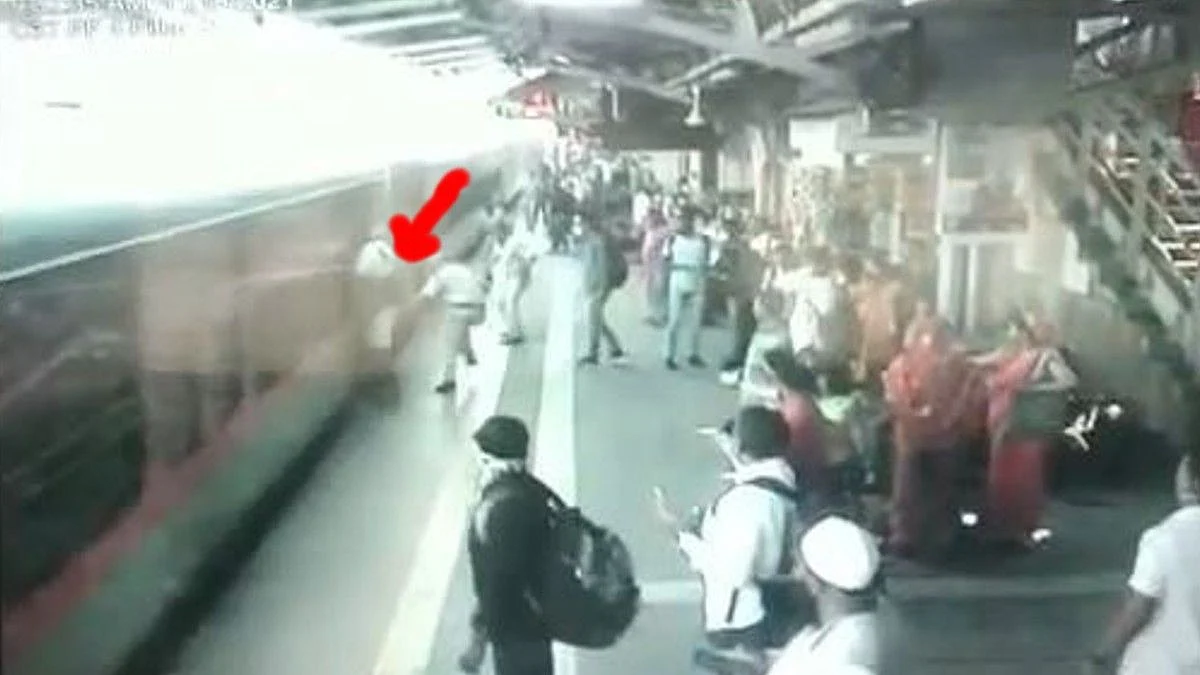 कल्याण : चालत्या एक्स्प्रेसमधून उतरण्याचा प्रयत्न फसला, सतर्क RPF जवानांमुळे वाचले प्रवाशाचे प्राण