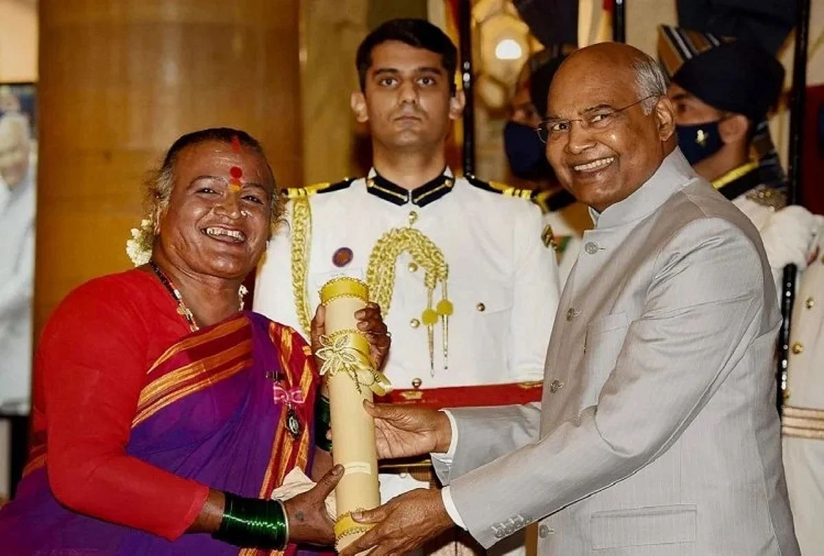 राष्ट्रपतींची दृष्ट काढणाऱ्या पद्मश्री पुरस्कार विजेत्या ट्रान्सवुमन मंजम्मा जोगतींची गोष्ट