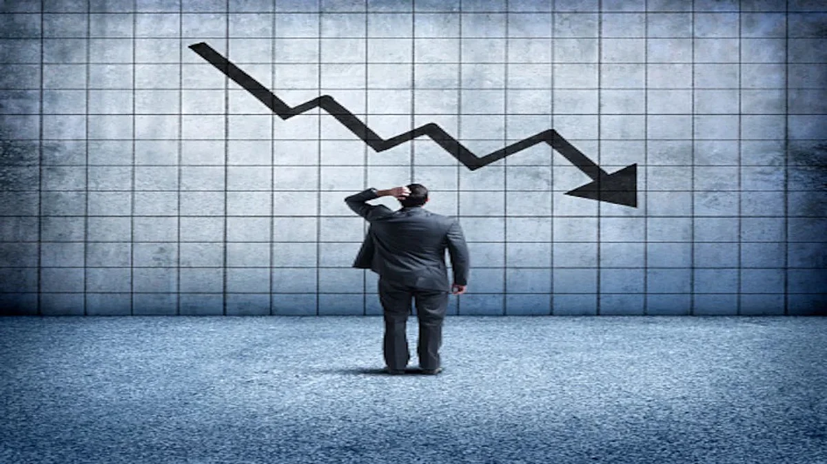 Market Updates: नव्या व्हेरिएंटची शेअर बाजाराने घेतली धडकी! सेन्सेक्समध्ये पडझड
