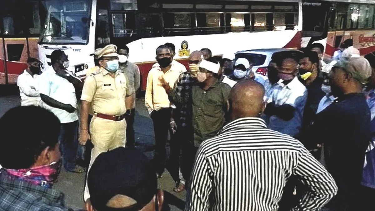 एसटी कर्मचाऱ्यांमध्ये तुंबळ हाणामारी, वाहतूक नियंत्रकाच्या डोक्यातच घातला दगड