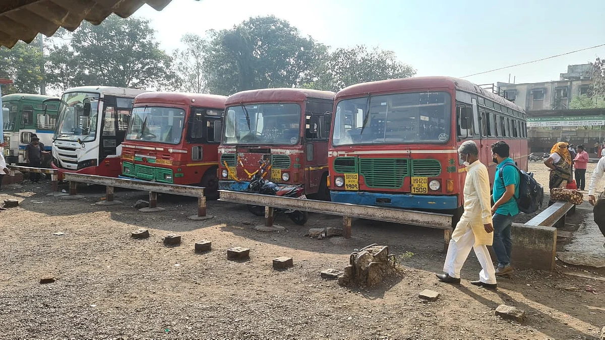ST कर्मचाऱ्यांचे कामबंद आंदोलन, उस्मानाबाद जिल्ह्यात 36 कर्मचारी निलंबित