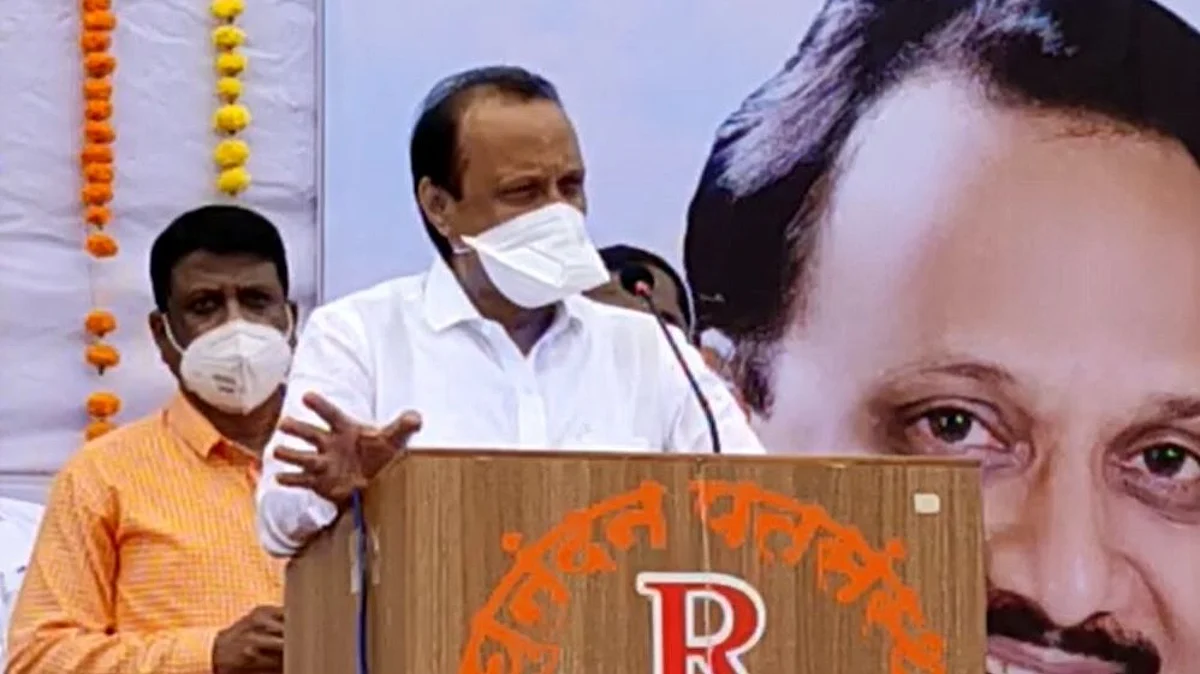 'रोहितच मास्क वापरत नाही, म्हटलं अरे शहाण्या तू आता आमदार आहेस', अजितदादांनी धरले रोहित पवारांचे कान