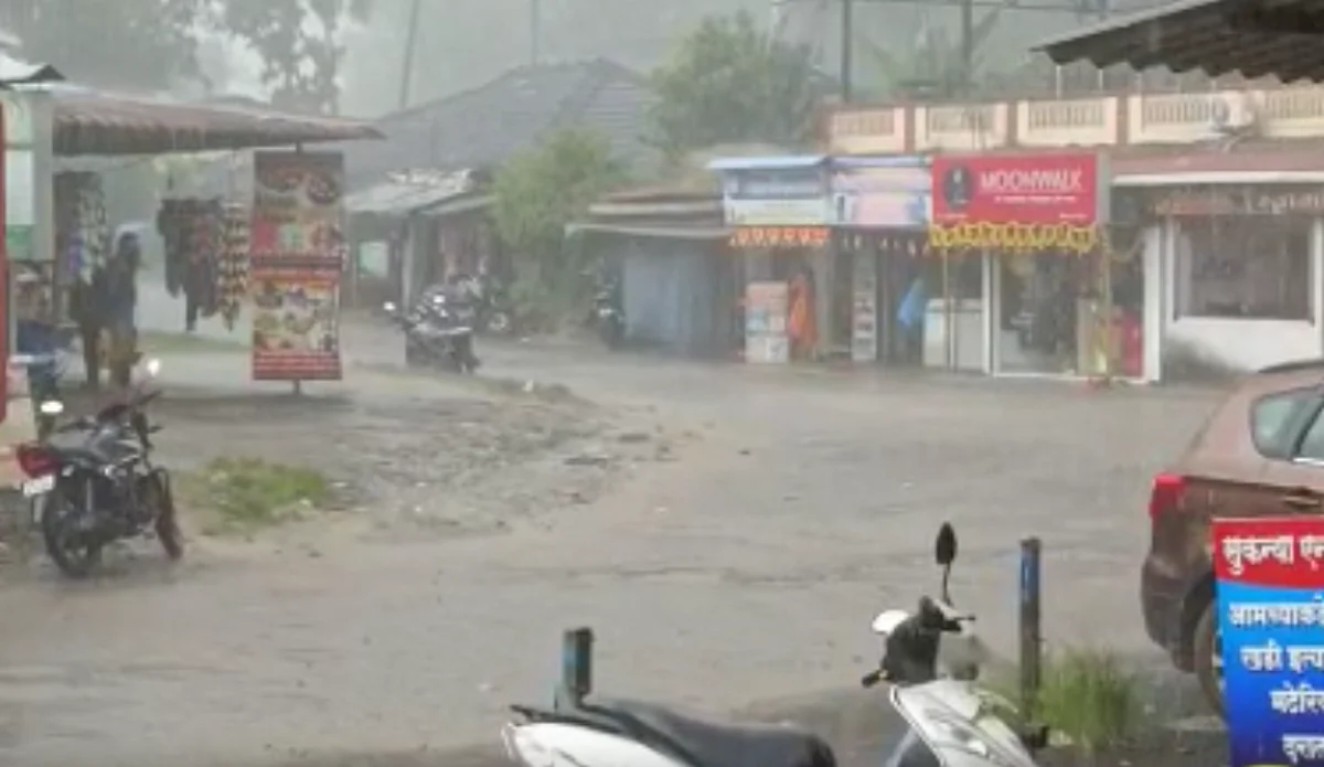 ऐन दिवाळीत मुसळधार पावसाने कोकण-पुण्याला झोडपलं, शेतकरी-व्यापाऱ्यांचं प्रचंड नुकसान