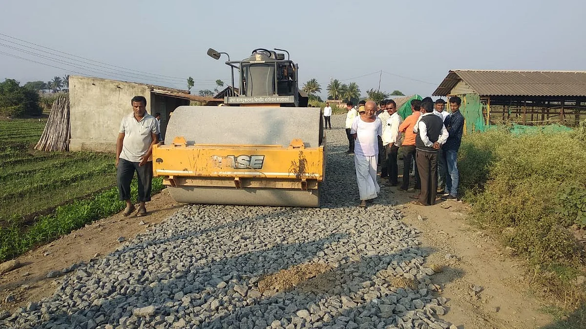 रोड रोलरच्या चाकाखाली सापडून सहा वर्षांचा चिमुकला जागीच ठार, ओतूरमधली धक्कादायक घटना