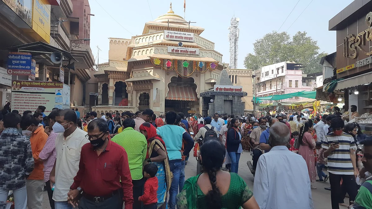 सलग सुट्ट्यांमुळे पंढरपुरात भाविकांची गर्दी, दर्शनाची वेळ बदलली