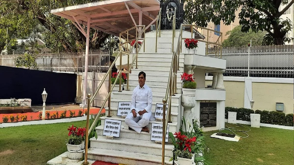 शिवसेना आमदाराचा सरकारला घरचा आहेर, महेश शिंदे यांचं छत्रपती शिवरायांच्या पुतळ्याजवळ आंदोलन