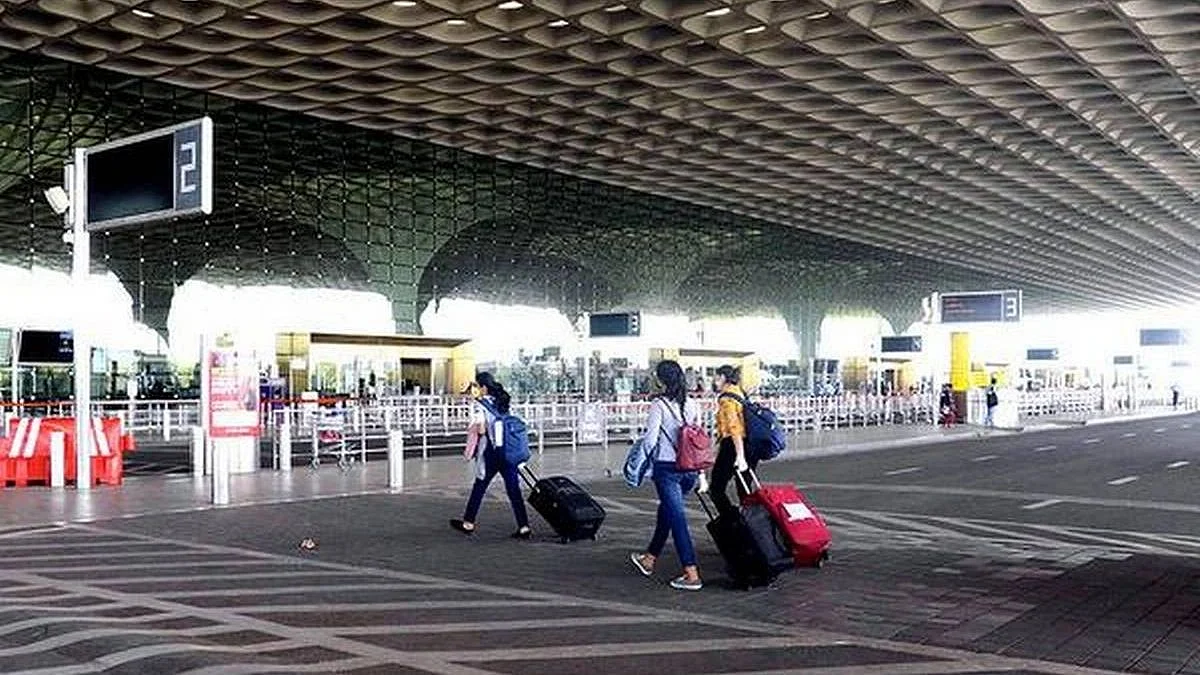 विमानतळावरील प्रातिनिधीक दृश्य.
