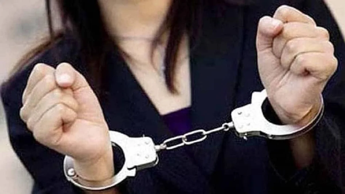 Crime: तरुणांविरुद्ध दाखल करायची बलात्काराचा गुन्हा, शारीरिक संबंध ठेवून ब्लॅकमेल करणाऱ्या तरुणीला आईसह अटक
