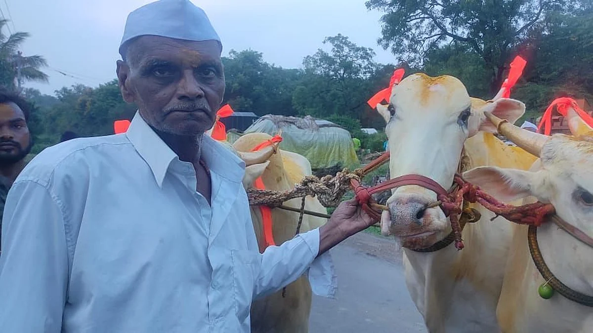 अखेरचा प्रवासही बैलगाडीच्या सोबतीनेच ! बैलगाडा मालकाची शेवटची इच्छा गावकऱ्यांनी केली पूर्ण