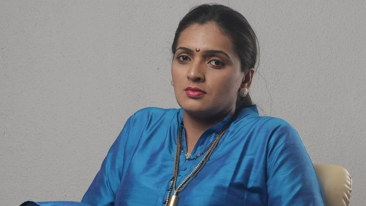pune rupali patil thombre resigns from mns will join shiv sena or ncp