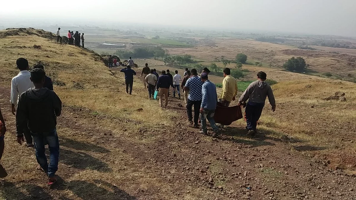 सांगली : शेकोबा डोंगरावर दोन तरुणी आणि एका तरुणाची विष पिऊल आत्महत्या, तासगाव तालुक्यातली घटना