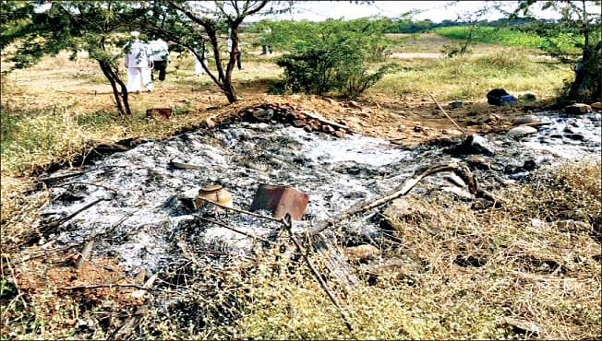 पैशांसाठी 72 वर्षांच्या वृद्धेला झोपडीसह पेटवून जाळून मारलं, साताऱ्यातली धक्कादायक घटना
