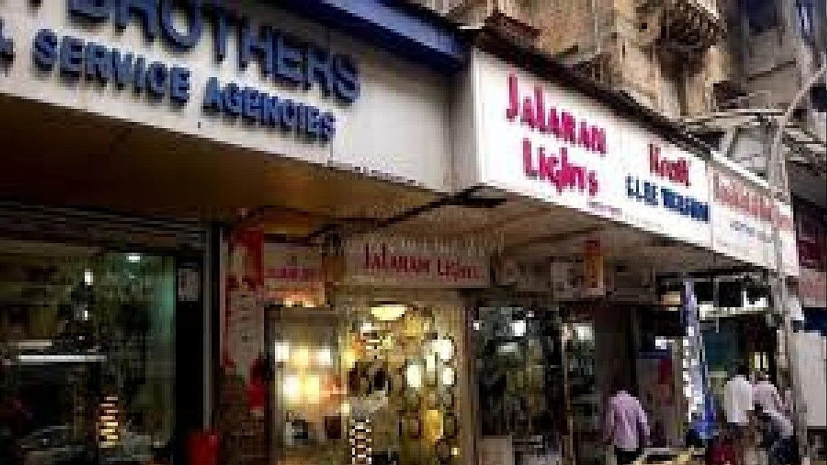 दुकानांच्या पाट्या आता मराठीतच! ठाकरे सरकारचा मोठा निर्णय