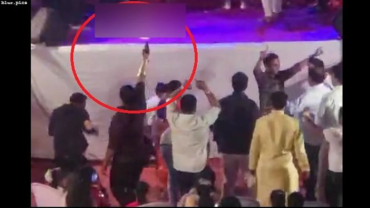 महाराष्ट्र आहे की बिहार?, भर कार्यक्रमात हवेत गोळीबार; Video व्हायरल