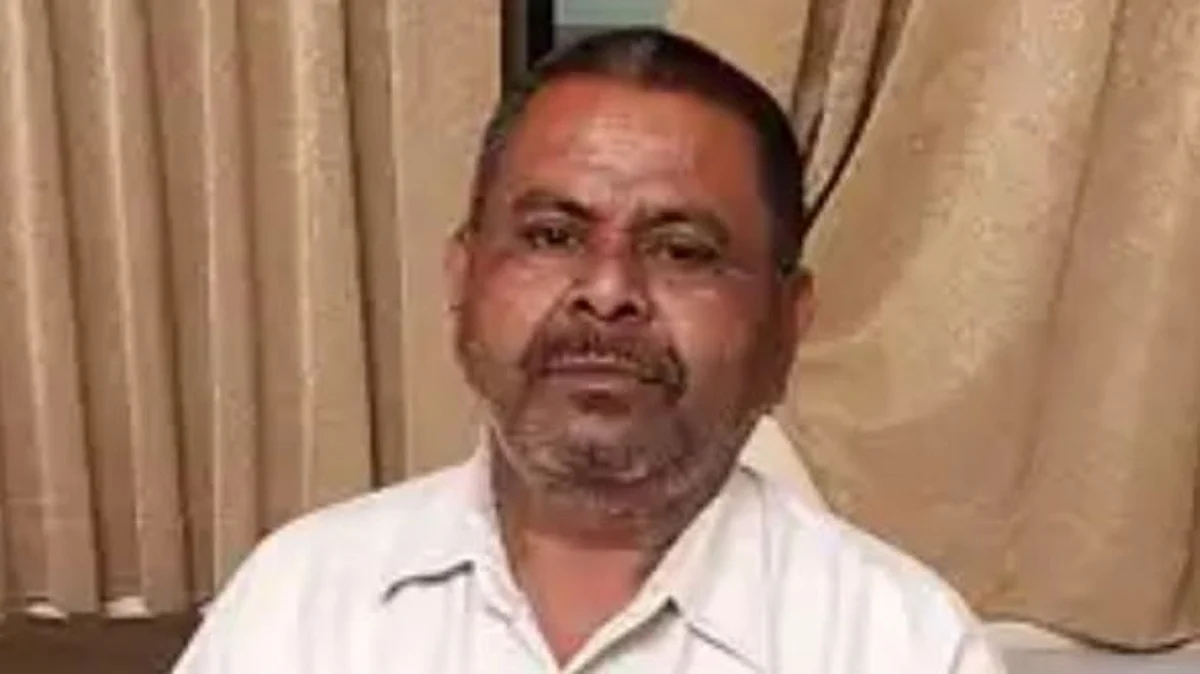 जळगाव : पोस्टाने कारणे दाखवा नोटीस मिळालेल्या ST कर्मचाऱ्याचा हृदयविकाराच्या झटक्याने मृत्यू