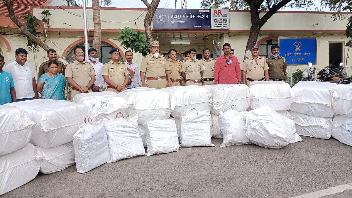 अपघात झालेल्या कंटेनरमध्ये सापडला २२ लाखांचा गुटखा, इंदापूरातील घटना