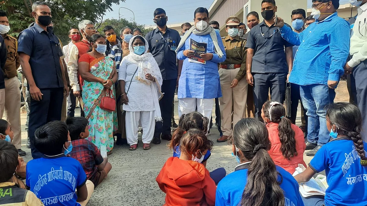 केंद्रीय मंत्री नितीन गडकरींच्या घरासमोर फासेपारधी समाजातील विद्यार्थ्यांचं आंदोलन