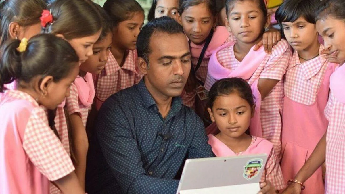 ग्लोबल पुरस्कार विजेते शिक्षक रणजित डिसले अडचणीत, जिल्हा परिषद कारवाई करण्याच्या तयारीत