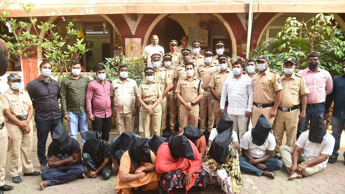 चार महिन्यांच्या बाळाची वडिलांकडून चार लाखांना विक्री, मुंबई पोलिसांनी केली सुटका, 11 जण अटकेत
