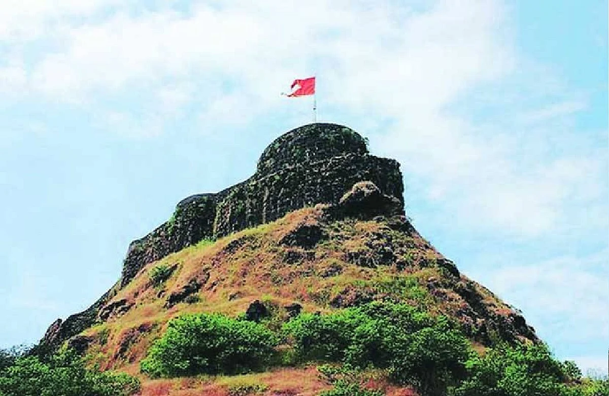 महाराष्ट्रातल्या मंत्र्यांच्या बंगल्यांना गड-किल्ल्यांची नावं, कोणत्या मंत्र्याच्या बंगल्याचं नाव काय?