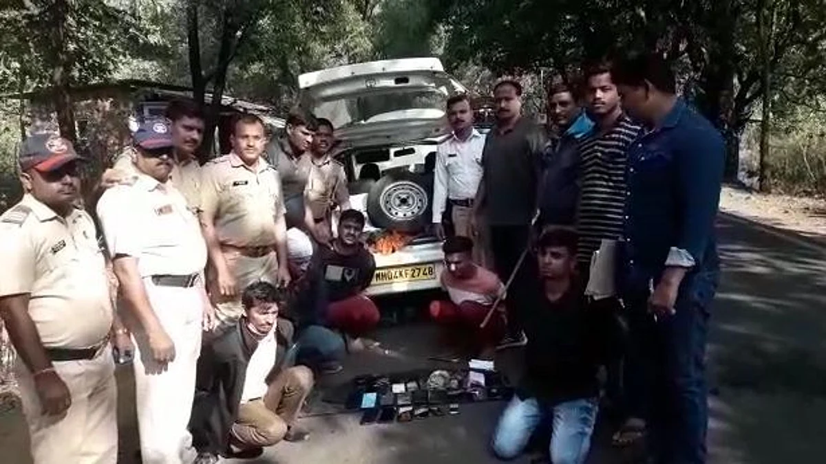 सिंधुदुर्गात दरोडेखोरांना दरोडा टाकल्यानंतर अवघ्या अडीच तासात अटक, 9 लाखांचा मुद्देमाल जप्त