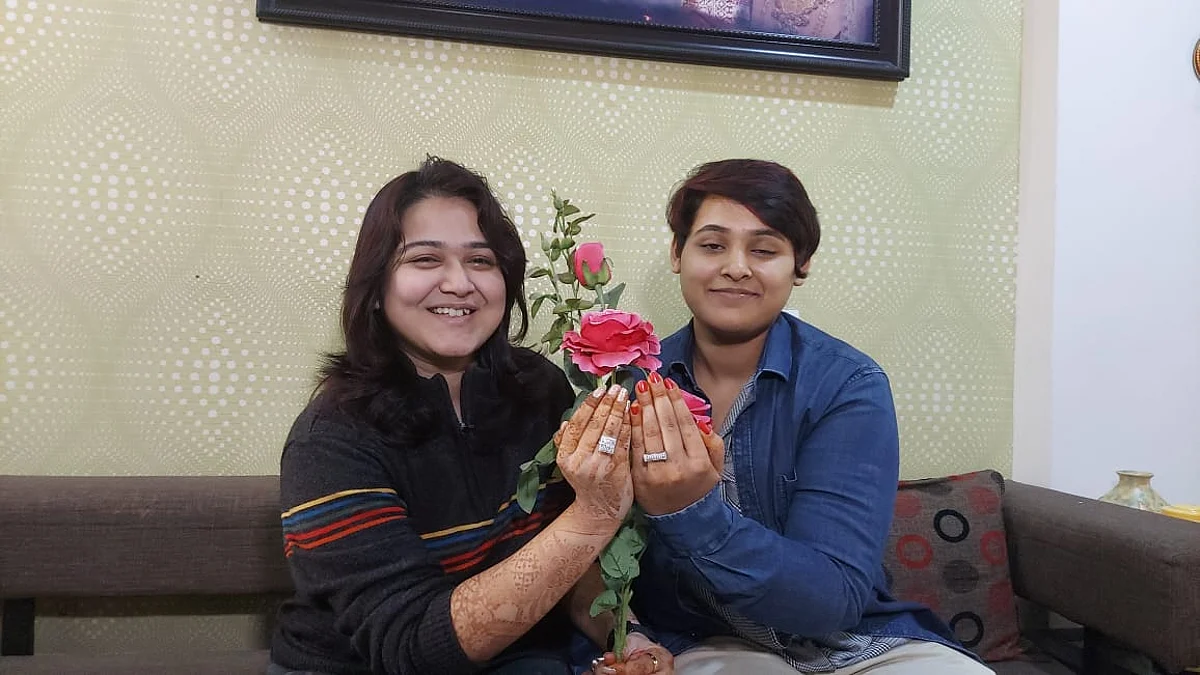 जुळून आल्या रेशीमगाठी ! समाजाची बंधनं झुगारत नागपूरच्या तरुणींचा लग्नाचा निर्णय